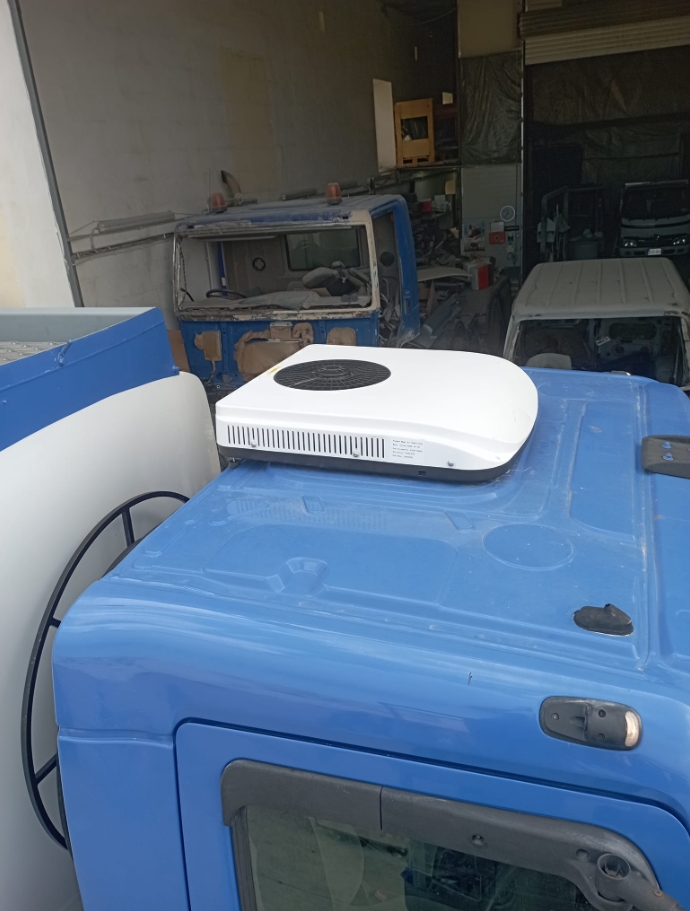 Hot Selling Auto Electric Vehicle Ac 12v 24v Air Conditioner For Truck Cabin With Removable Filter Scream And Remote Control